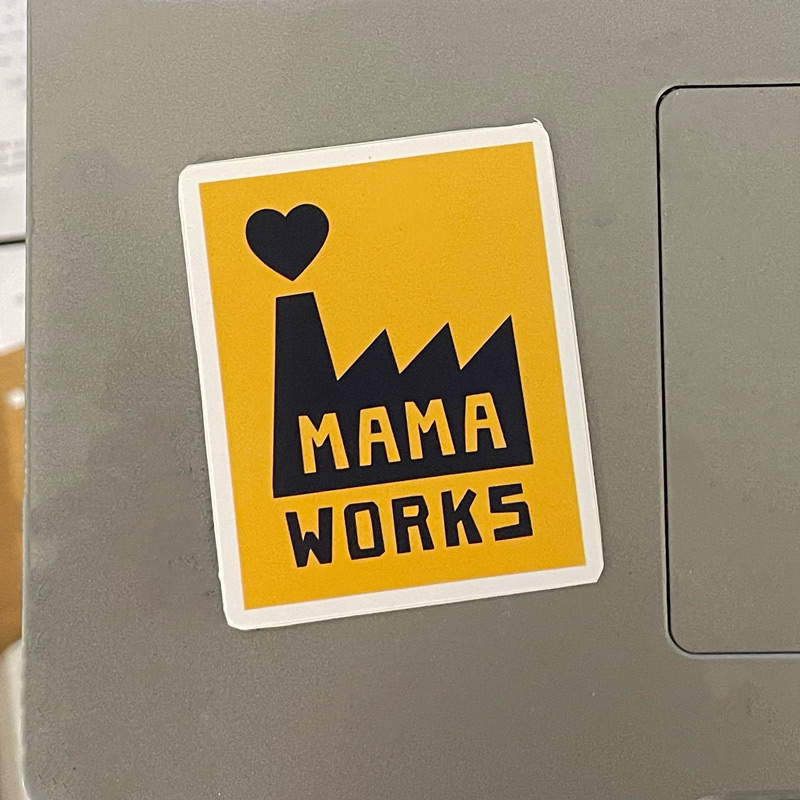 Stickers personnalisés sur ordinateur portable imprimés à Nantes