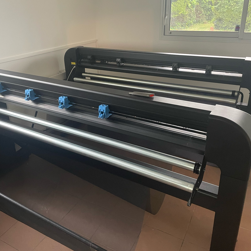Plotter de découpe Summa pour stickers vinyle